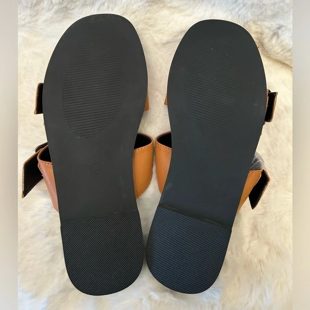 Jane‎ and the Shoe Audrey Stylish Black and Tan Sandals NWT Sz-6.5. O